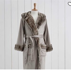 Faux fur pottery barn robe SMALL Like new